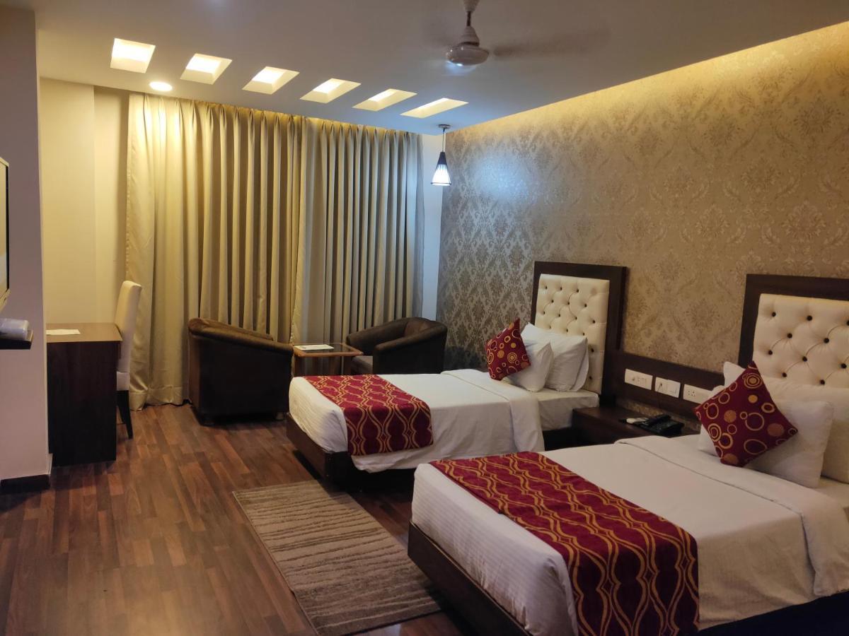 Hotel Jsr Continental Dehradun Exterior photo