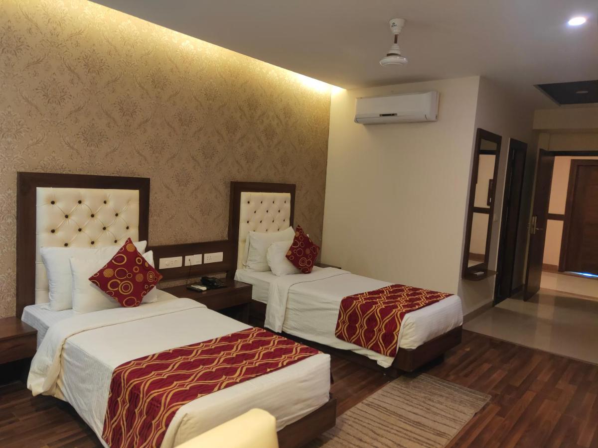Hotel Jsr Continental Dehradun Exterior photo
