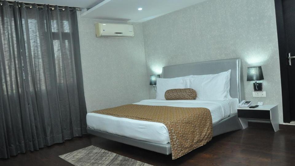 Hotel Jsr Continental Dehradun Exterior photo