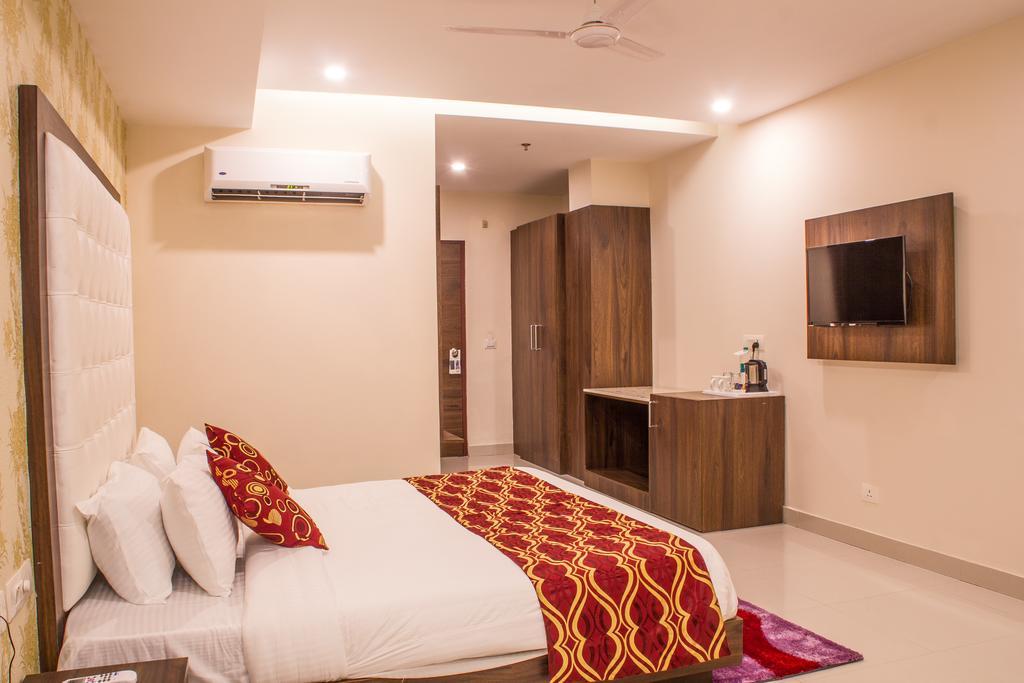 Hotel Jsr Continental Dehradun Room photo