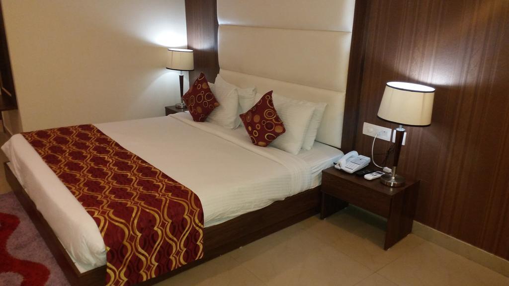 Hotel Jsr Continental Dehradun Room photo