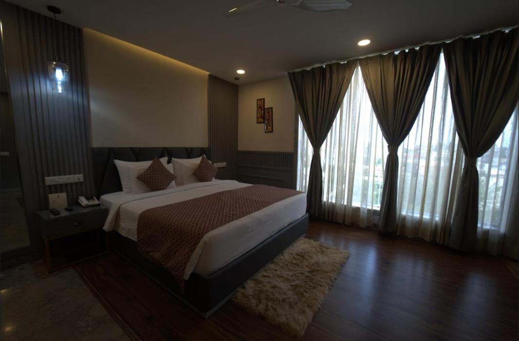 Hotel Jsr Continental Dehradun Exterior photo