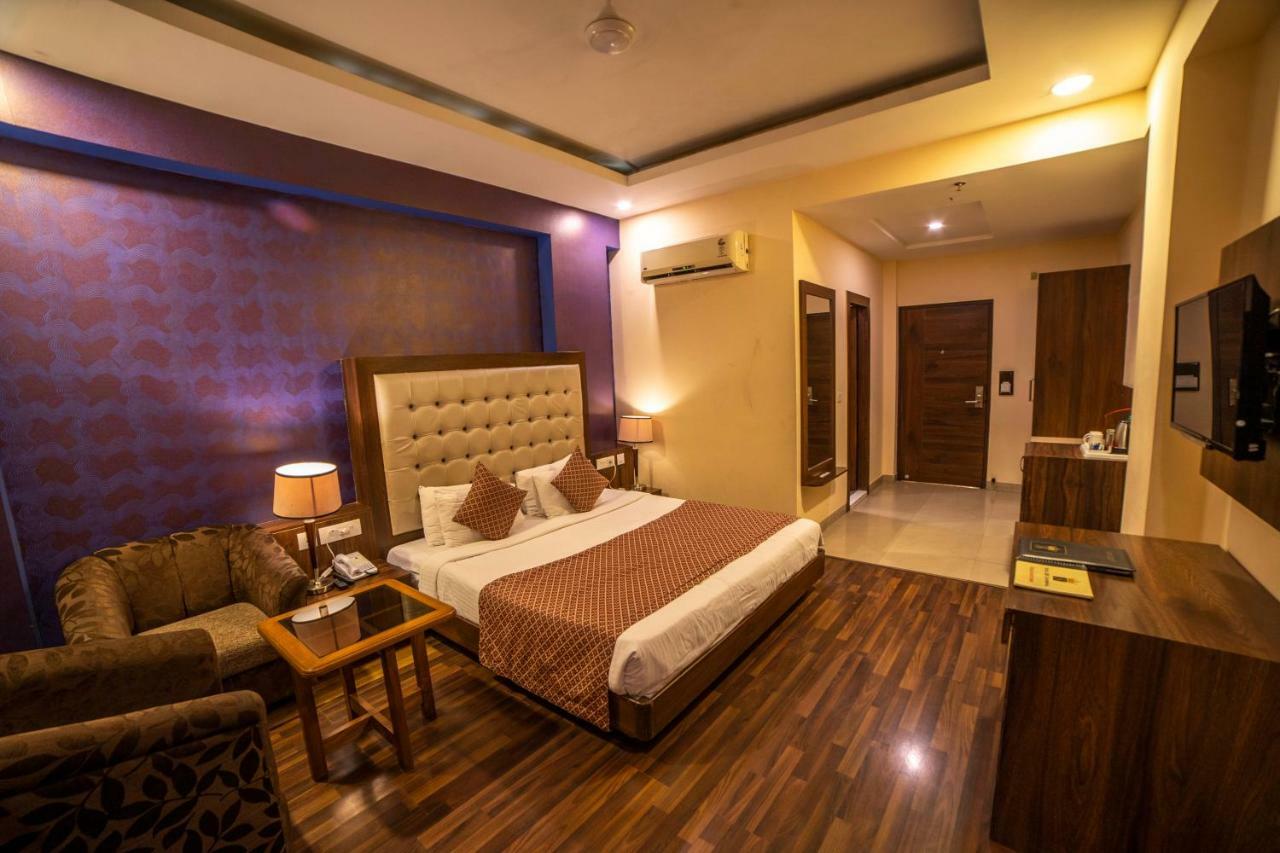 Hotel Jsr Continental Dehradun Exterior photo