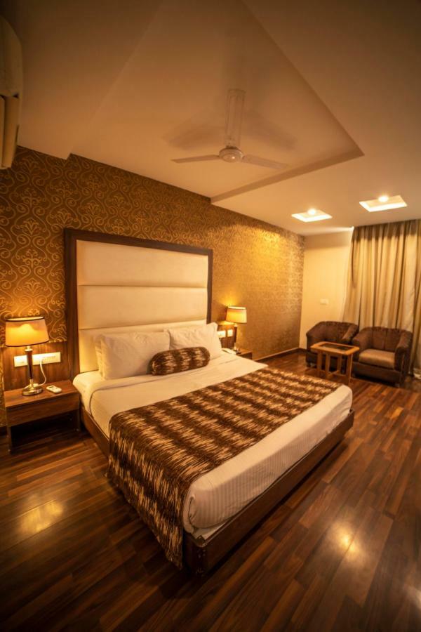 Hotel Jsr Continental Dehradun Exterior photo