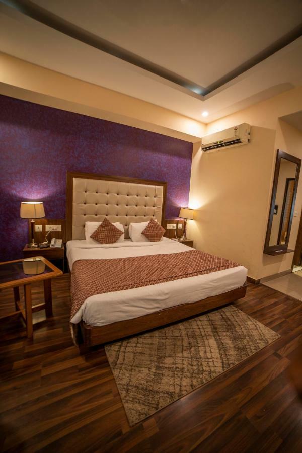 Hotel Jsr Continental Dehradun Exterior photo